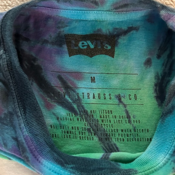 Levi, Aaliyah, and TLC shirts, lot of 3! - Picture 5 of 13